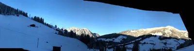 Ein allgemeiner Bergblick oder ein Berglick von der Ferienwohnung aus