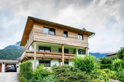 Ein allgemeiner Bergblick oder ein Berglick von der Ferienwohnung aus