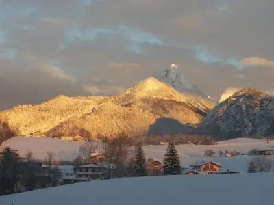 Ein allgemeiner Bergblick oder ein Berglick von der Ferienwohnung aus