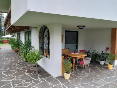 Ein Patio oder anderer Außenbereich in der Unterkunft Ferienwohnung Ellmerer