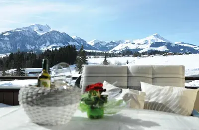 Ein allgemeiner Bergblick oder ein Berglick von der Ferienwohnung aus
