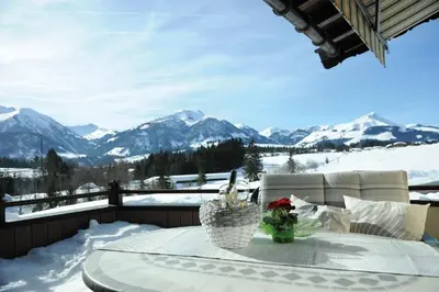 Ein allgemeiner Bergblick oder ein Berglick von der Ferienwohnung aus