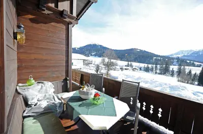 Ein allgemeiner Bergblick oder ein Berglick von der Ferienwohnung aus