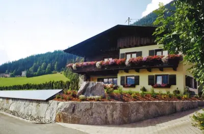 Ein allgemeiner Bergblick oder ein Berglick von der Ferienwohnung aus
