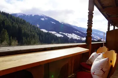 Ein allgemeiner Bergblick oder ein Berglick von der Ferienwohnung aus