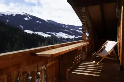 Ein allgemeiner Bergblick oder ein Berglick von der Ferienwohnung aus