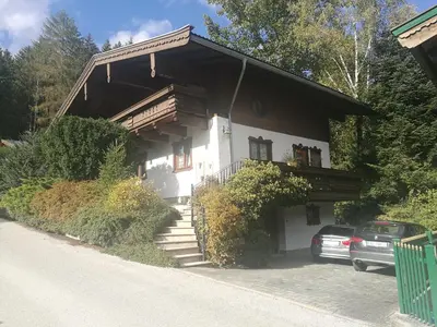 Das Gebäude in dem sich das Ferienhaus befindet