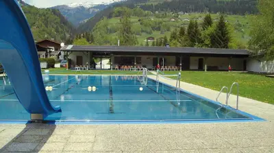 Der Swimmingpool an oder in der Nähe von Villa Zeppelin - App Smaragd