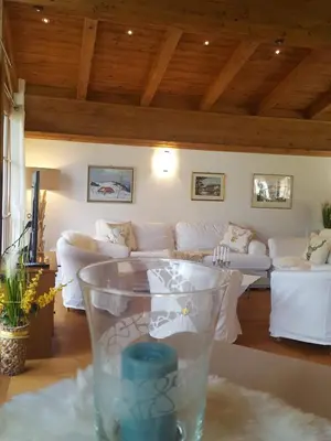 Ein Sitzbereich in der Unterkunft LuxusChalet Happy Home Tyrol