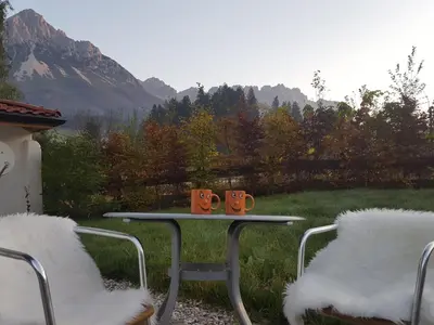 Ein allgemeiner Bergblick oder ein Berglick von des Chalets aus