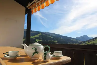 Ein allgemeiner Bergblick oder ein Berglick von der Ferienwohnung aus