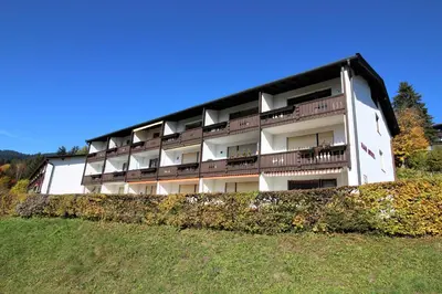 Das Gebäude in dem sich die Ferienwohnung befindet