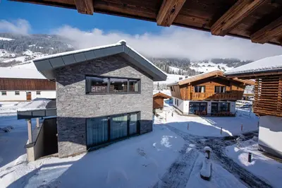 Ein allgemeiner Bergblick oder ein Berglick von des Chalets aus