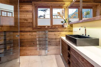 Ein Badezimmer in der Unterkunft Pöllmühle Penthouse by Alpine Host Helpers