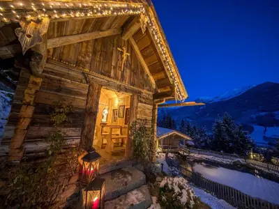 Ein allgemeiner Bergblick oder ein Berglick von des Chalets aus