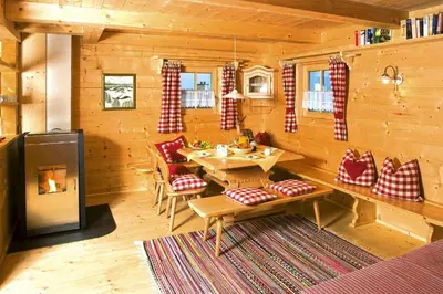 Ein Sitzbereich in der Unterkunft Chalet in Wildkogel near Ski Slopes