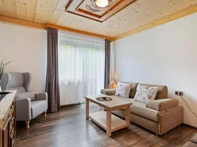 Ein Sitzbereich in der Unterkunft Chalet Bramberg near Ski Slopes