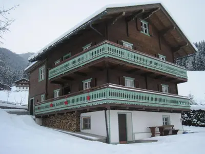 Das Gebäude in dem sich das Chalet befindet