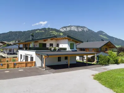 Ein allgemeiner Bergblick oder ein Berglick von der Ferienwohnung aus