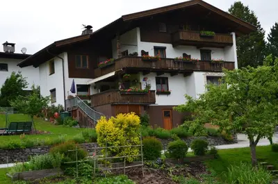 Ein Garten an der Unterkunft Ferienwohnung Garber