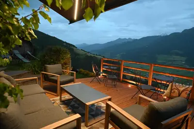 Ein allgemeiner Bergblick oder ein Berglick von der Pension aus