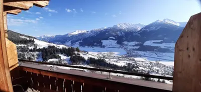 Ein allgemeiner Bergblick oder ein Berglick von der Pension aus