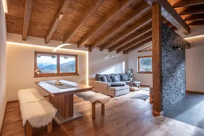 Ein Sitzbereich in der Unterkunft Alpenchalet 