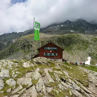 Ein allgemeiner Bergblick oder ein Berglick von des Hotels aus