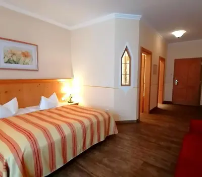 Ein Bett oder Betten in einem Zimmer der Unterkunft Hotel Sportalm