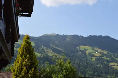 Ein allgemeiner Bergblick oder ein Berglick von der Ferienwohnung aus