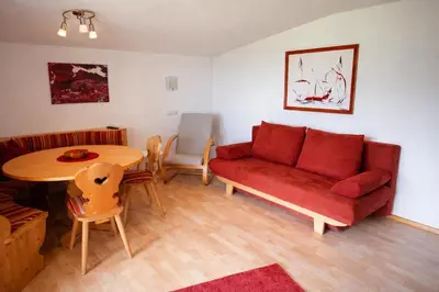 Ein Sitzbereich in der Unterkunft A schön's Platzerl - Apartment Argus