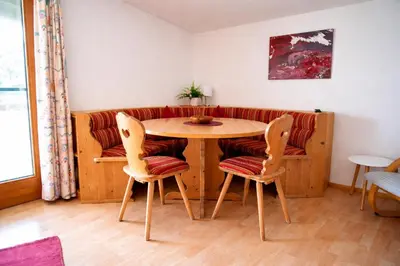 Ein Sitzbereich in der Unterkunft A schön's Platzerl - Apartment Argus