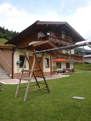 Ein Kinderspielbereich in der Unterkunft Haus Zirmblick