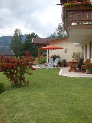 Ein Garten an der Unterkunft Haus Zirmblick