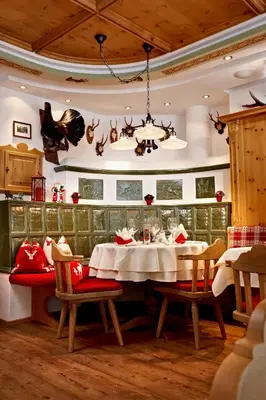 Ein Restaurant oder anderes Speiselokal in der Unterkunft Hotel Jägerhof