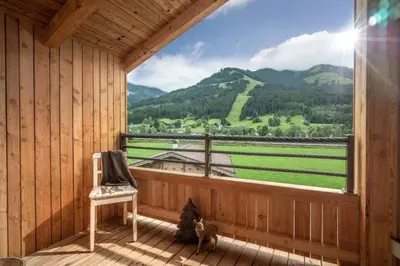 Ein allgemeiner Bergblick oder ein Berglick von der Ferienwohnung aus