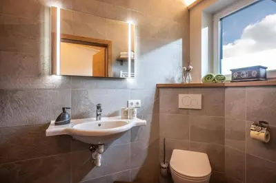Ein Badezimmer in der Unterkunft Marias Alpen Apartment by Alpine Host Helpers