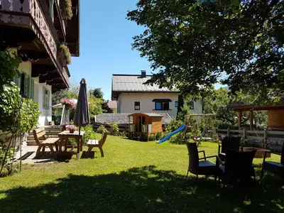 Ein Garten an der Unterkunft Villa Zeppelin - App Bergkristall