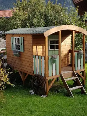 Ein Garten an der Unterkunft Villa Zeppelin - App Bergkristall