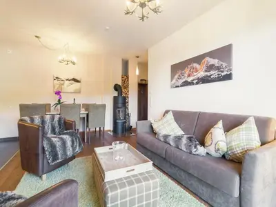 Ein Sitzbereich in der Unterkunft Apartment Mittersill near Ski Bus & Kitzbühel