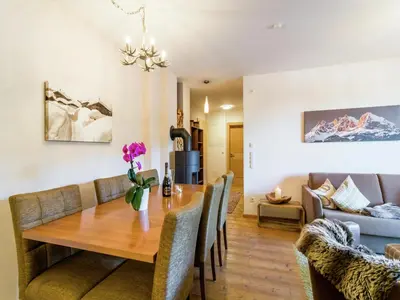 Ein Sitzbereich in der Unterkunft Apartment Mittersill near Ski Bus & Kitzbühel