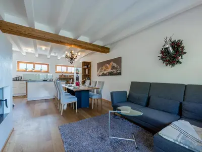 Ein Sitzbereich in der Unterkunft Apartment with Sauna and Ski In Out