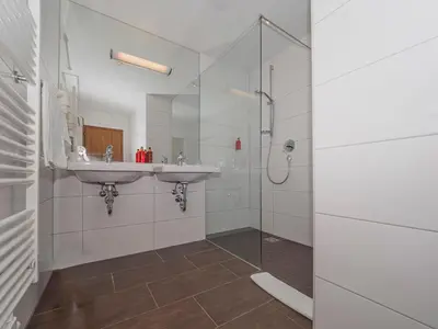 Ein Badezimmer in der Unterkunft Haus Veronika - Appartements by Miha