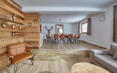 Ein Sitzbereich in der Unterkunft Glemm Lodge Apartments - JOKER CARD im Sommer inklusive