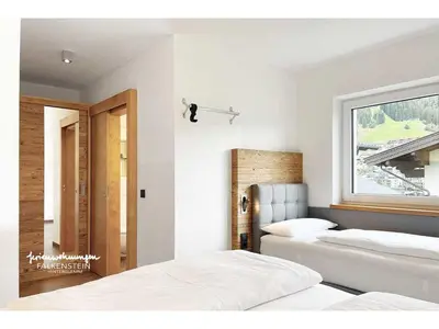 Ein Bett oder Betten in einem Zimmer der Unterkunft Ferienwohnungen Falkenstein Hinterglemm