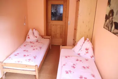 Ein Bett oder Betten in einem Zimmer der Unterkunft Ferienwohnung Lavendel
