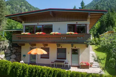 Ein allgemeiner Bergblick oder ein Berglick von der Ferienwohnung aus