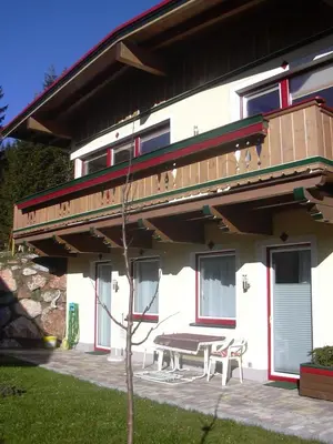 Das Gebäude in dem sich die Ferienwohnung befindet