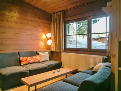 Ein Sitzbereich in der Unterkunft Chalet in Wörgl near Ski Bus Stop