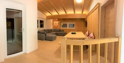 Ein Sitzbereich in der Unterkunft Jochberg Hoamatl